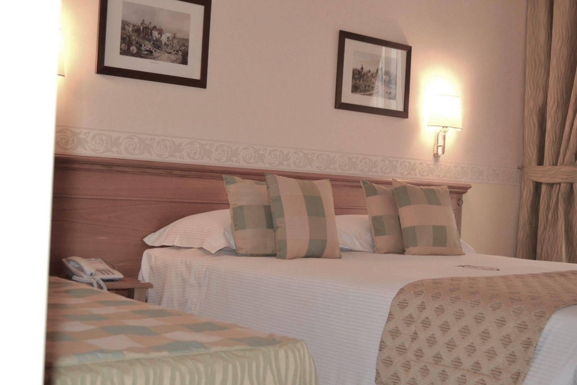 Seccy hotel fiumicino